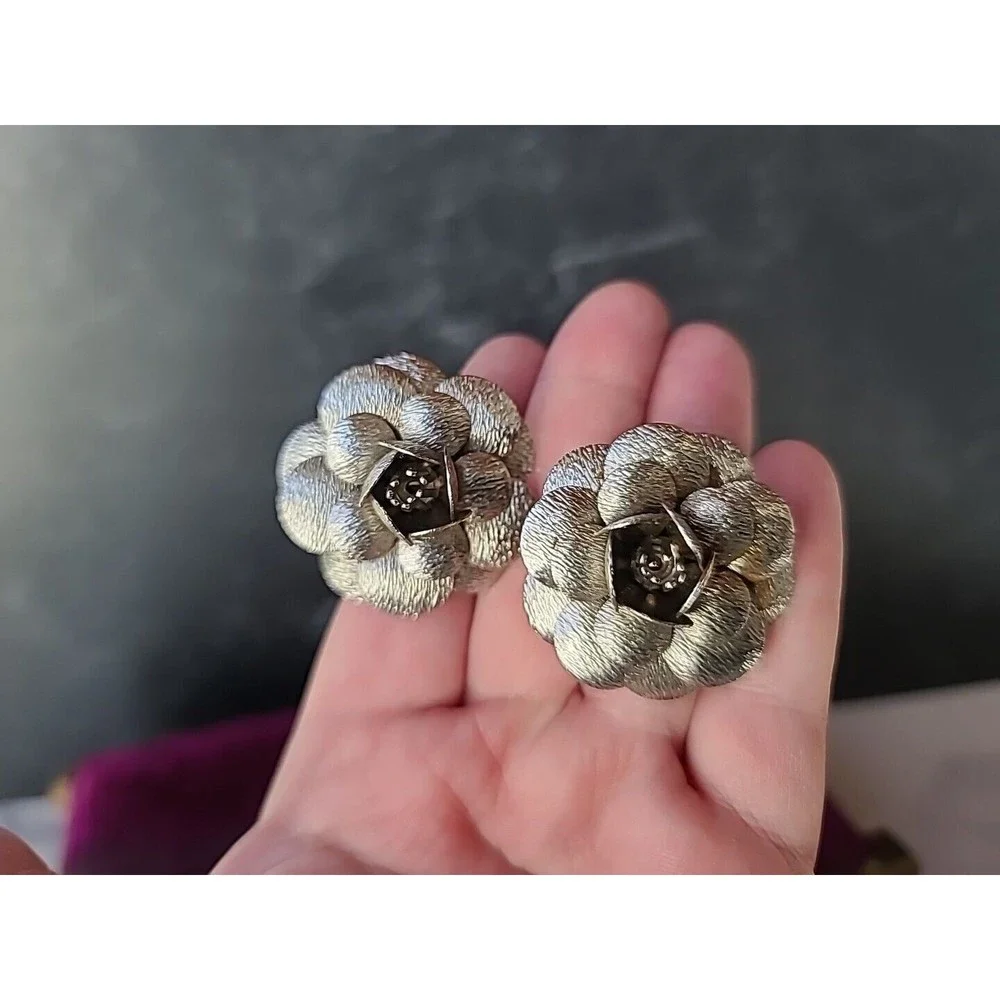 Vintage Silver Tone Metal Floral Clip-on Earrings